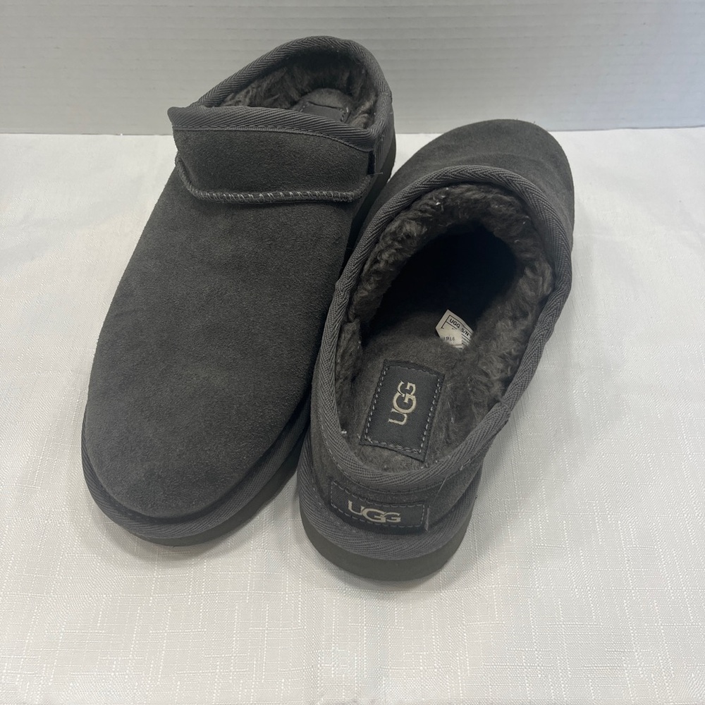 UGG Gray Classic Slipper size 7 - Picture 2 of 4